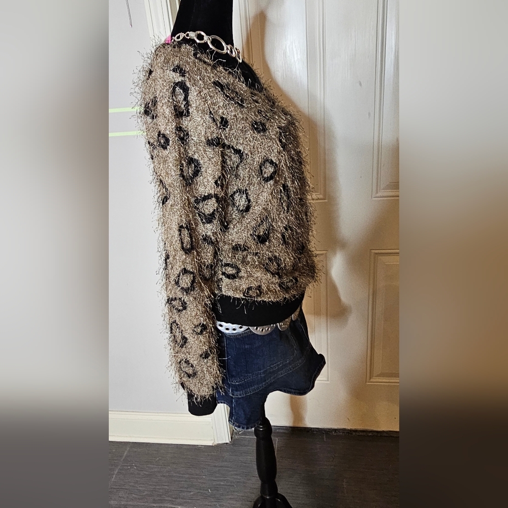 Papaya Shaggy Faux Fur Leopard Print Sweater Top - Size L - Picture 7 of 10